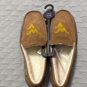 Mens Size 11-12 WVU slippers.